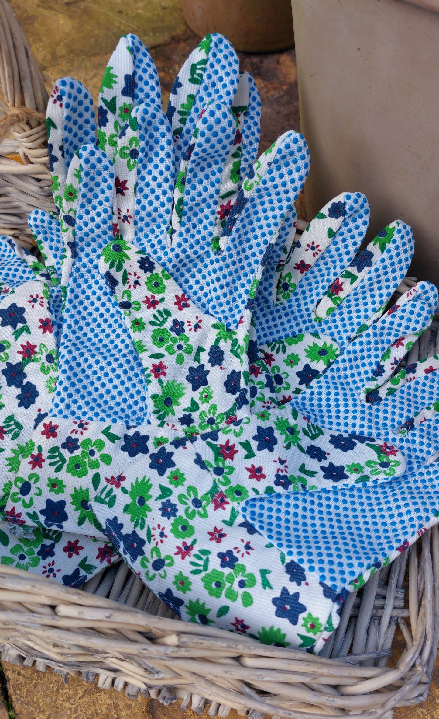 Gardening gloves floral design